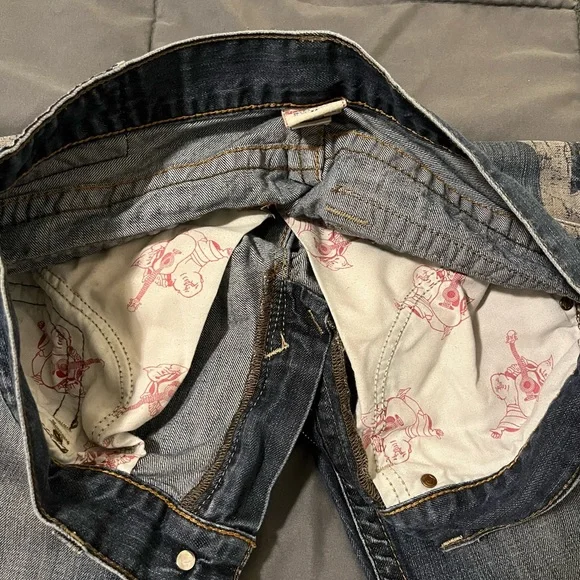 True Religion Relaxed Blue Jeans with Tan Accents - Picture 6 of 7